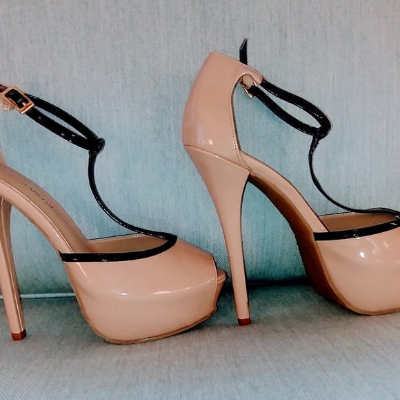 JustFab Stylish Stilettos, Size 8, Never Worn, tan with black trim - Picture 2 of 9